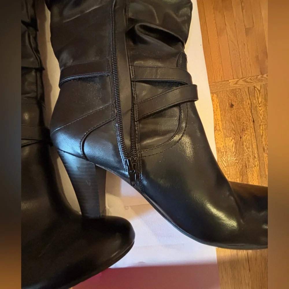 Black Boots G by Guess Size 9M Gorgeous Detail - Picture 3 of 7